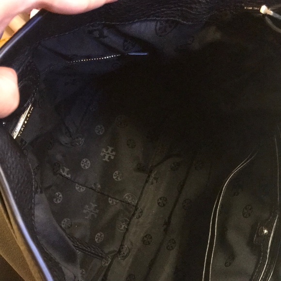 SOLD Tory Burch Robinson Pebbled Hobo - Picture 2 of 8